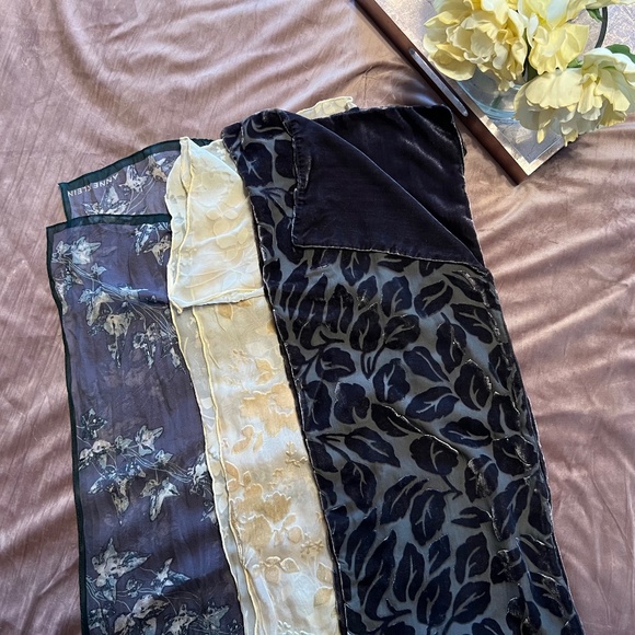 Lot of Soft Velvet-y and Sheer Vintage Scarves - Picture 2 of 4